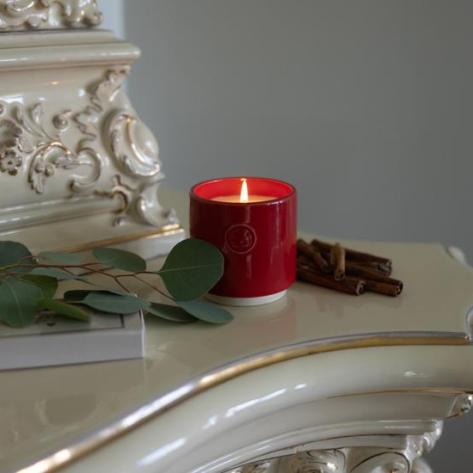 Scented candle with 100% rapeseed, Red, Lisa, Liljeholmens Stearinfabrik